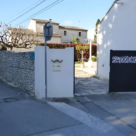 D'hotes Entre Provence Et Camargue Bed & Breakfast 3*